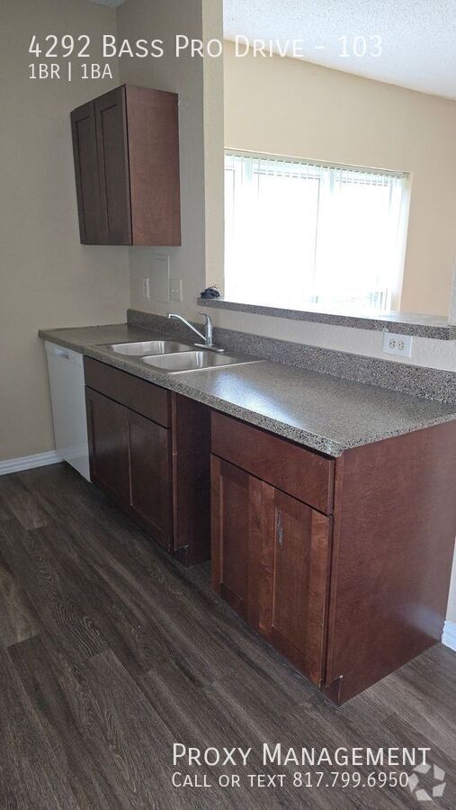 Building Photo - 4292 Bass Pro Dr