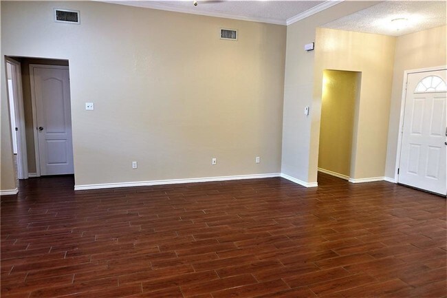 Building Photo - 303 Gulfton Dr