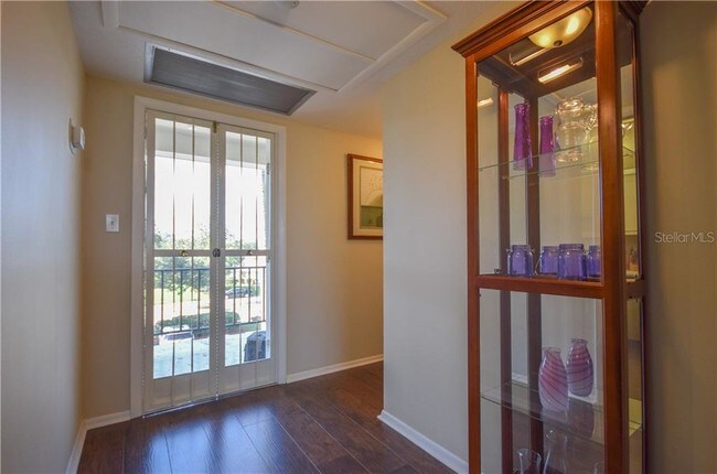 Building Photo - 7461 W Country Club Dr N