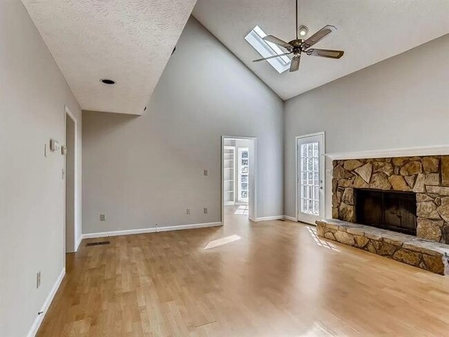 Building Photo - 2105 Paddock Ct
