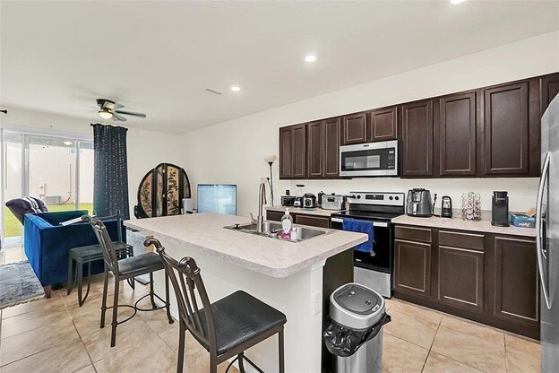 Foto del edificio - 1401 Yellow Finch Dr