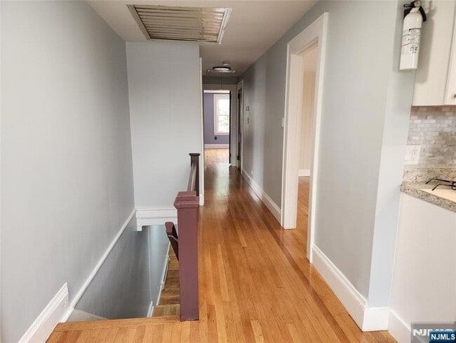 Foto del edificio - 348 Orchard Terrace