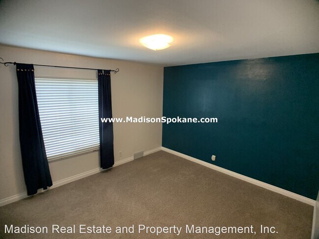 Foto del edificio - 5 br, 2 bath House - 5524 N Bemis St.