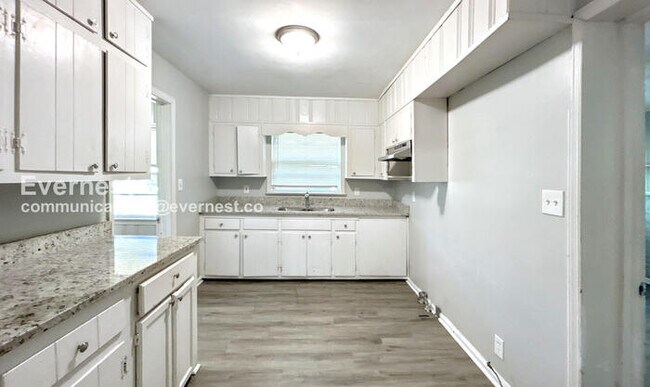 Foto del edificio - 1964 Laurel Ln