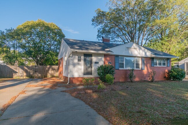Foto del edificio - Charming move in ready ranch home in Charl...