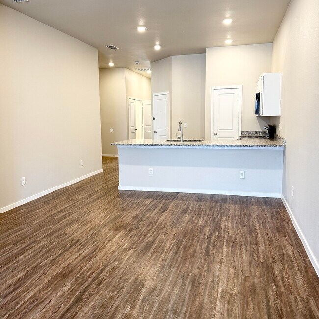 Foto del edificio - 2108 N Jayton Ave