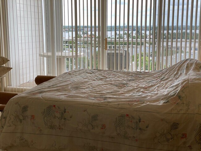 Foto del edificio - 3546 S Ocean Blvd