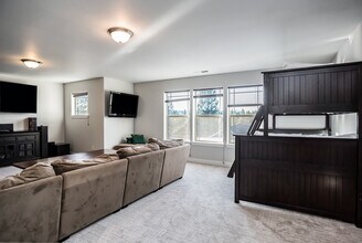 Building Photo - 356 NW Flagline Dr
