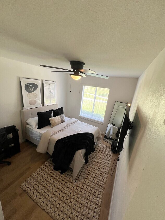 Foto principal - 3481 Columbia Ave