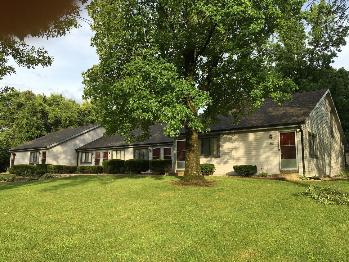 Primary Photo - 805 Village Dr