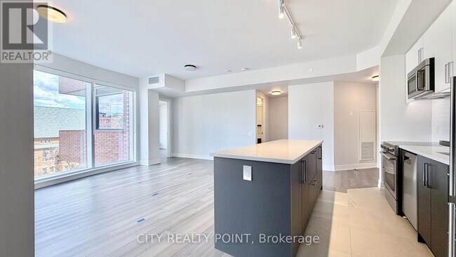 Building Photo - 2525 Bathurst St