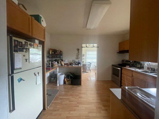 Kitchen - 9308 Padilla Heights Rd