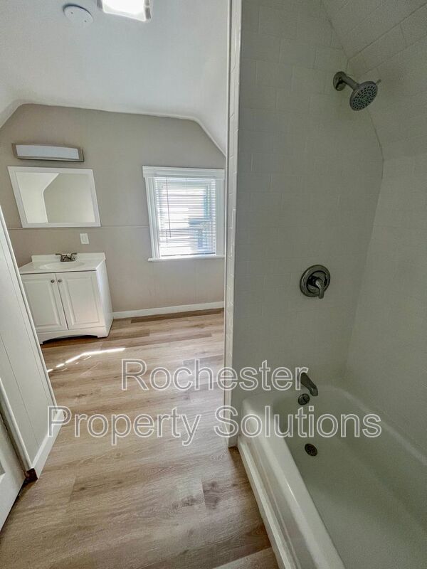 Building Photo - 422 Seward St