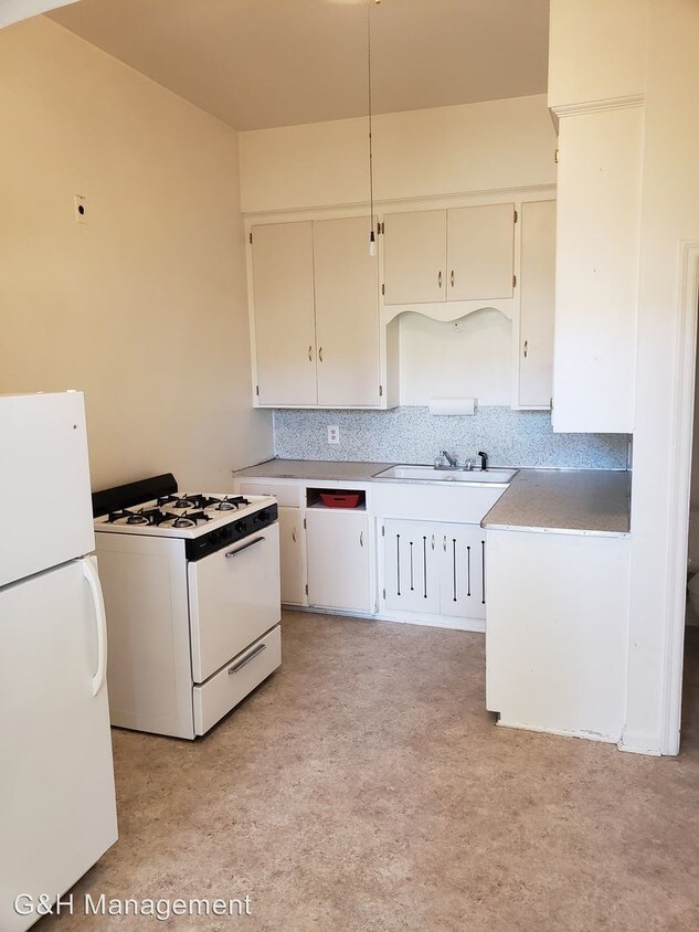 Building Photo - 1 br, 1 bath Apartment - 325 Central Ave #1