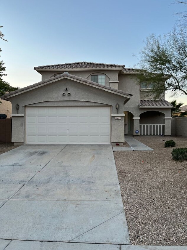 Primary Photo - Beautiful Single-family unit with 4 bedrooms