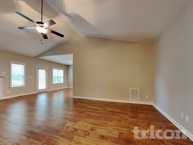 Building Photo - 189 Crystal Creek Dr
