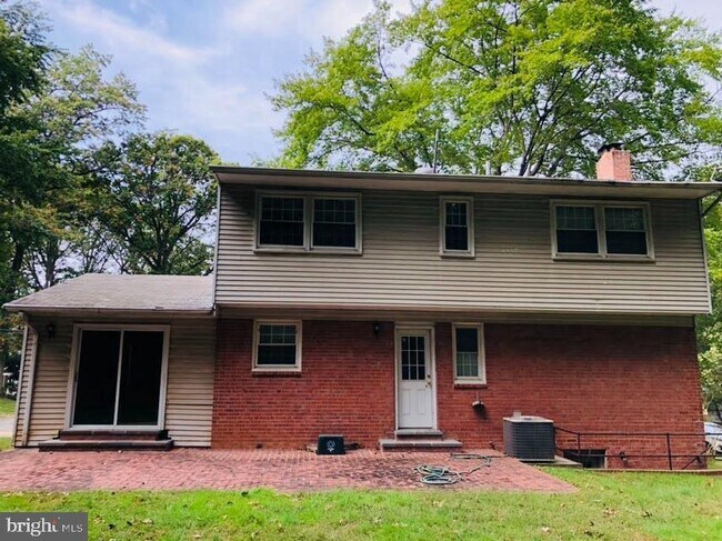 Building Photo - 2455 Villanova Dr