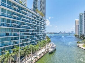 Building Photo - 200 Biscayne Blvd Way