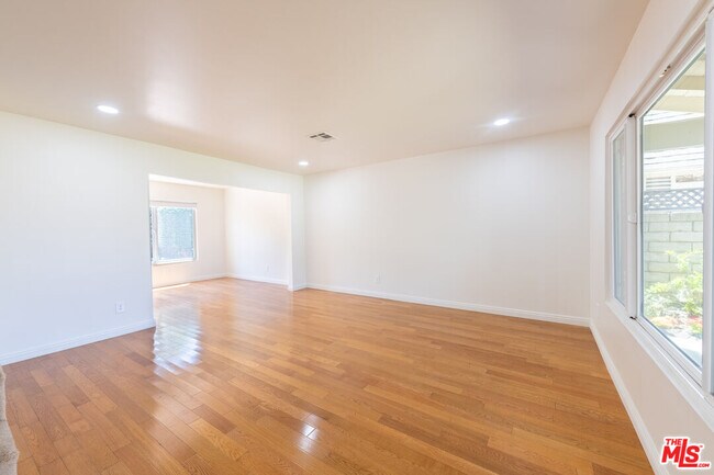 Building Photo - 8324 Beckford Ave