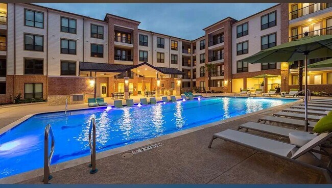 Foto del edificio - 7204 Town Center Blvd Blvd
