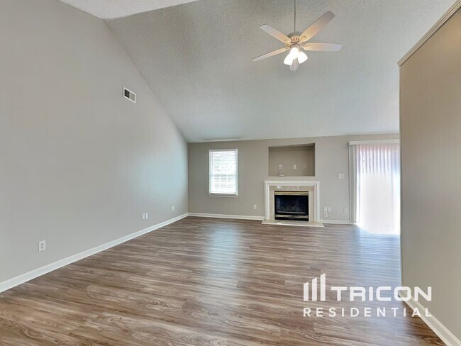 Foto del edificio - 14426 Planters Knob Ln
