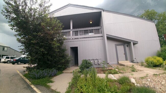 Foto del edificio - MOVE IN READY!! 2-Bedroom Boulder Condo