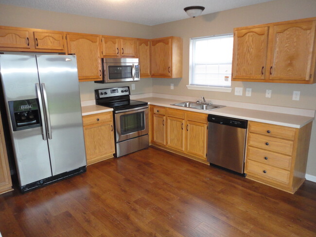 Building Photo - 8102 Garden Ridge Road