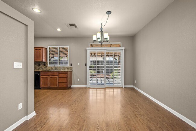 Foto del edificio - 8270 Rendham Way