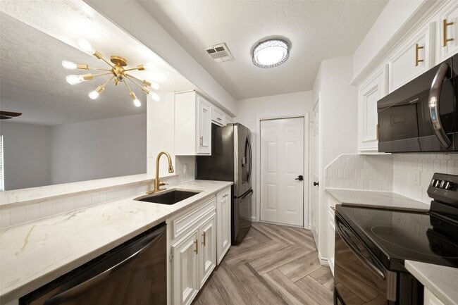 Building Photo - 20291 Sunny Shores Dr