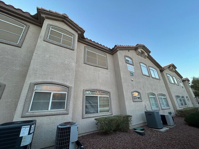 Foto del edificio - BEAUTIFUL WEST HARMON AREA CONDO LOCATED CENTRAL LAS VEGAS