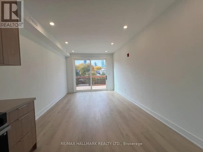 Building Photo - 440 Parliament St