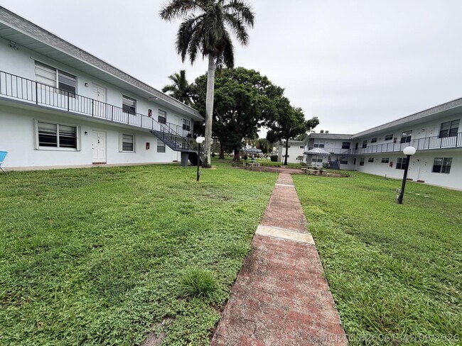 Foto del edificio - 6191 SW 37th St