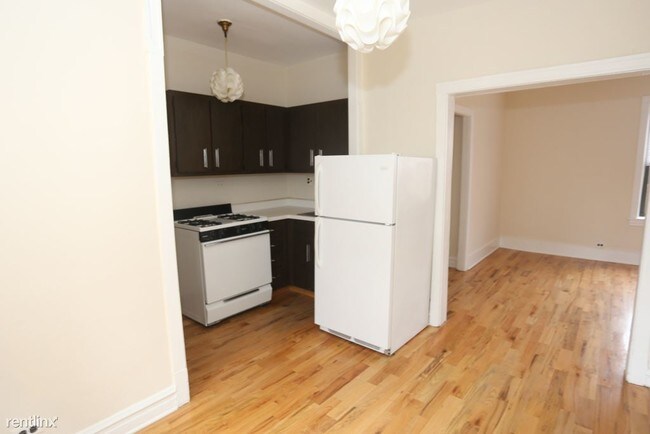 Foto del edificio - 3722 N Pine Grove Ave