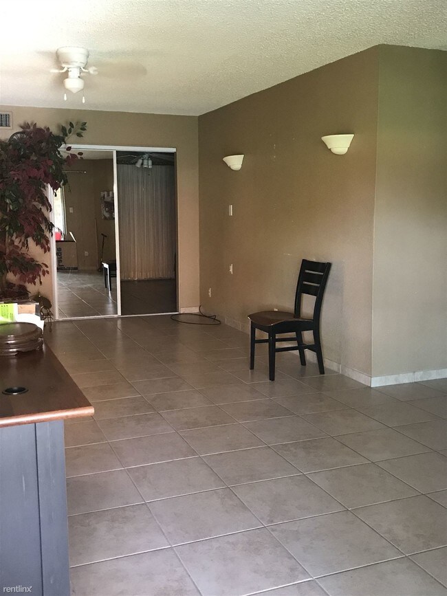 Foto del edificio - 1400 Palm Valley Dr W