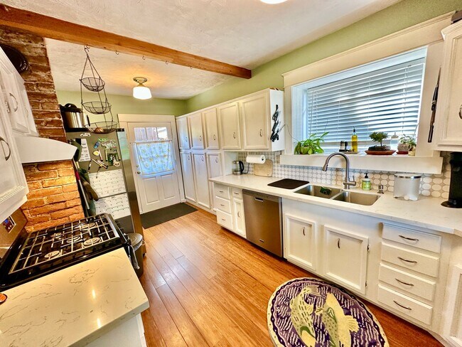 Foto del edificio - 3 Bedroom House For Rent In White Salmon