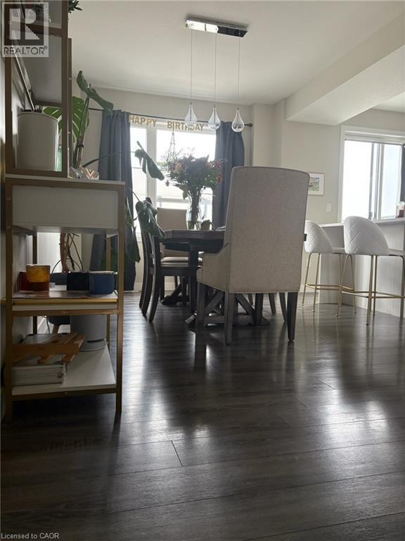 Photo du bâtiment - 902 W Village Square