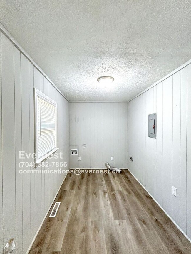 Foto del edificio - Lovely 3-Bedroom Home with Fenced Yard and...