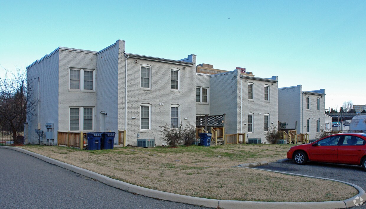 Building Photo - 302-313 E Wythe St