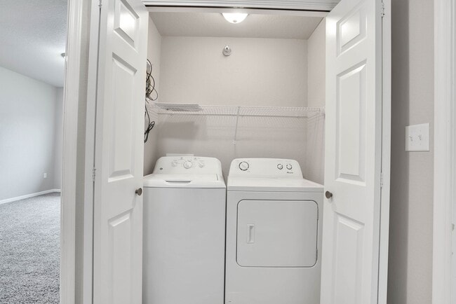 Interior Photo - Cedar Hills Apartments - 4526 Chadwick