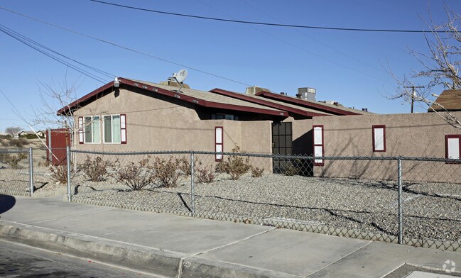 Building Photo - 15702-15720 Tern Rd