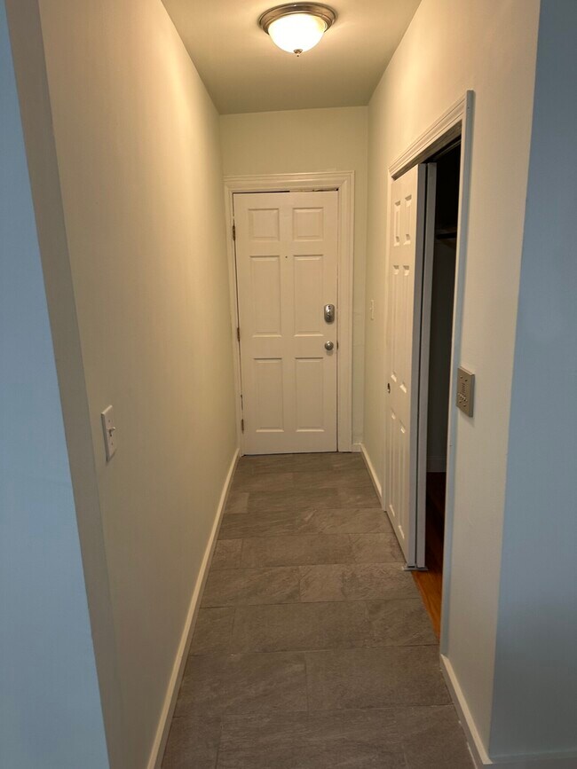 Foto del edificio - 515 E Broadway