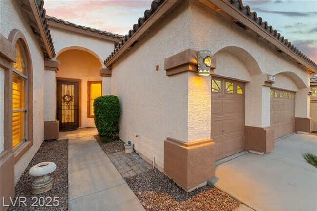 Foto del edificio - Amazing single story 3-bedroom home with o...