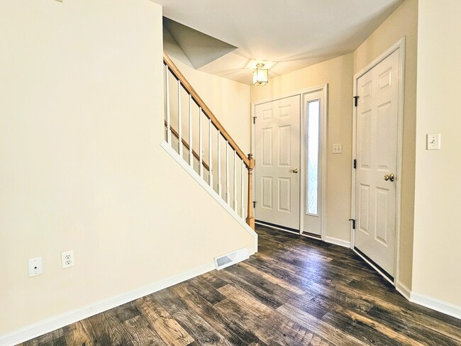 Building Photo - 40 Sandstone Ct