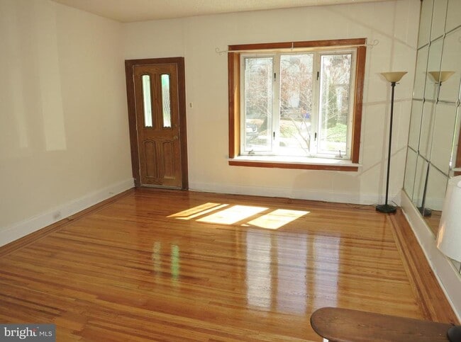 Building Photo - 245 Kalos St