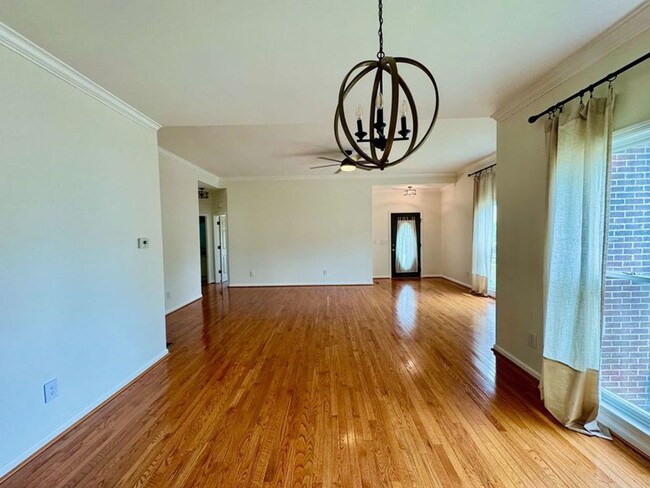 Foto del edificio - Captivating 3 BR/ 2 BA home in Vestavia!