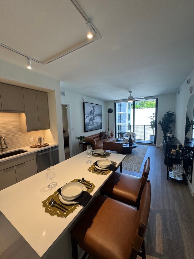 Foto principal - 144 NW 32nd St