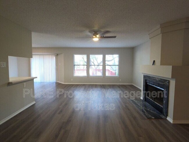 Foto del edificio - 1406 Bullhill Cove
