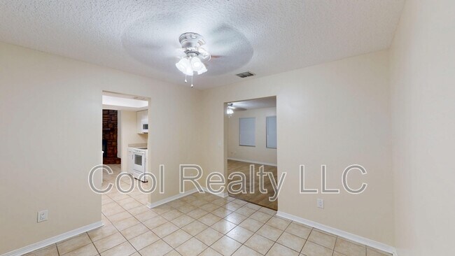 Building Photo - 680 Roger Sherman St