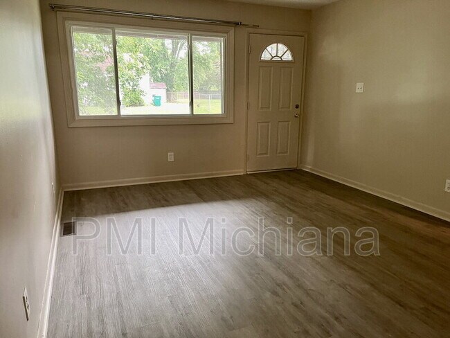 Foto del edificio - 709 E Seventh St