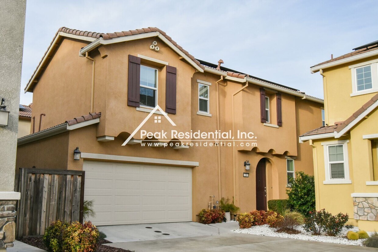 Primary Photo - 3 br, 2.5 bath House - 230 Uccello Wy